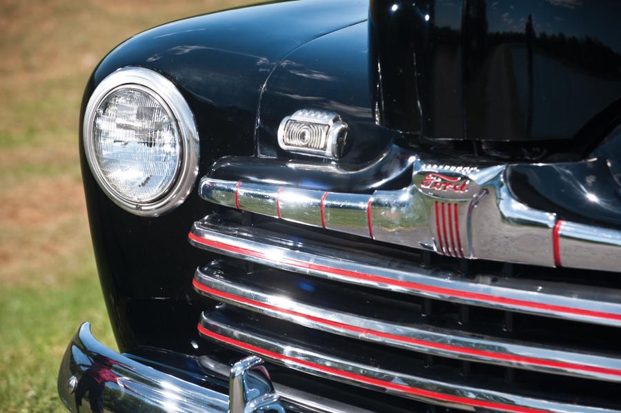  Ford Super DeLuxe Business Coupe 1946 года  (фото 8 из 20)